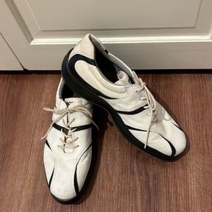 Ecco women’s golf shoe. Blackk and white leather. Good condition. Size 41 10/11.